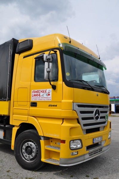 tl_files/fahrschule_lange/img/gallery/Mercedes Benz Actros/Mercedes Benz 2544 Fahrschulfahrzeug 6.JPG